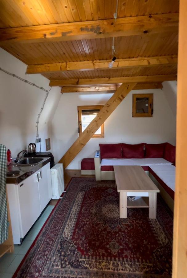 Bed And Breakfast Umoljani Rum bild