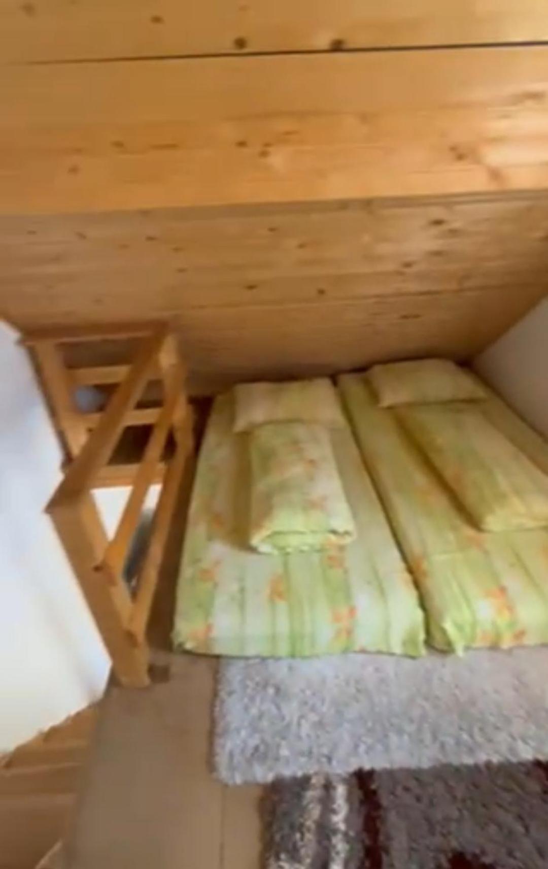 Bed And Breakfast Umoljani Rum bild