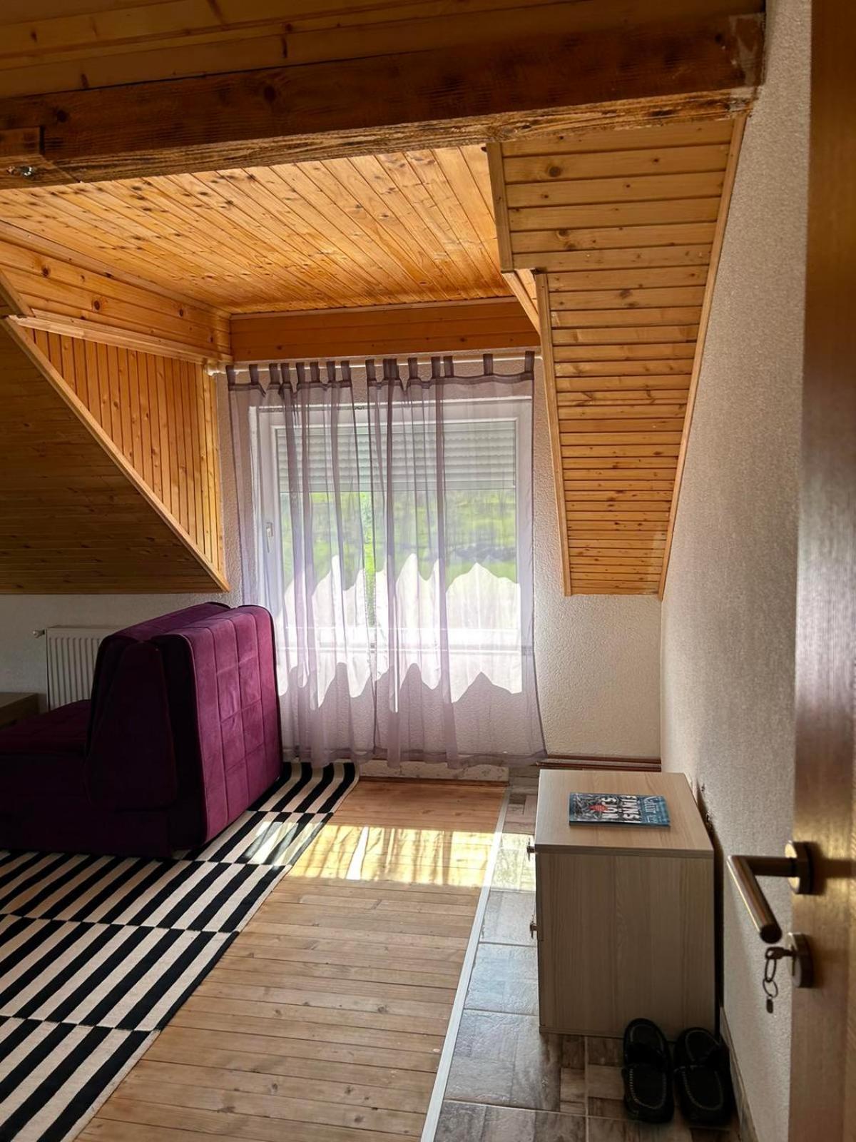Bed And Breakfast Umoljani Rum bild